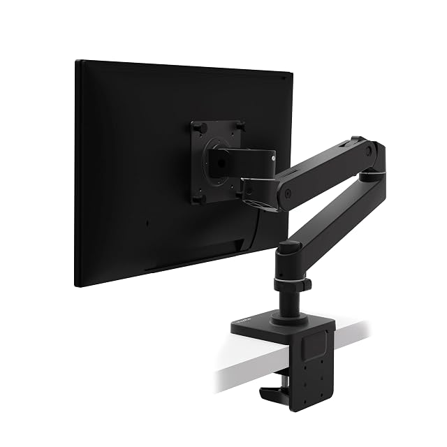 Bras de moniteur Ergotron LX Pro soutenant un grand moniteur au-dessus d'un bureau